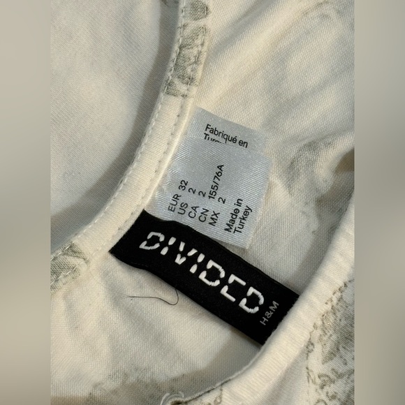 Divided White Dress with Skulls - Picture 3 of 3